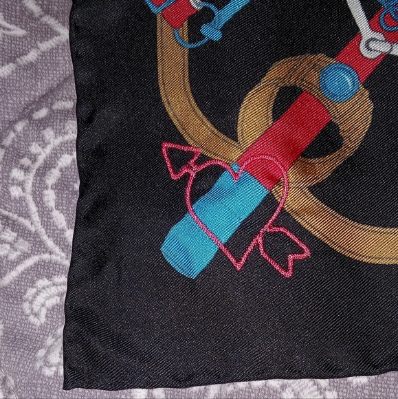 🧡 New With Box HERMES small Silk Scarf - Picture 9 of 9